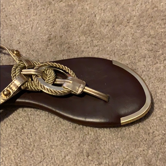 Gold flat sandals - Picture 2 of 3